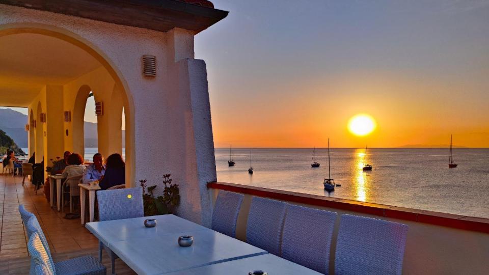 Hotel Scoglio Bianco Портоферайо Екстериор снимка