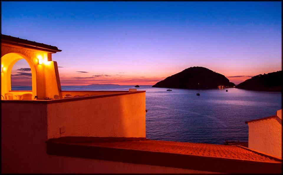 Hotel Scoglio Bianco Портоферайо Екстериор снимка
