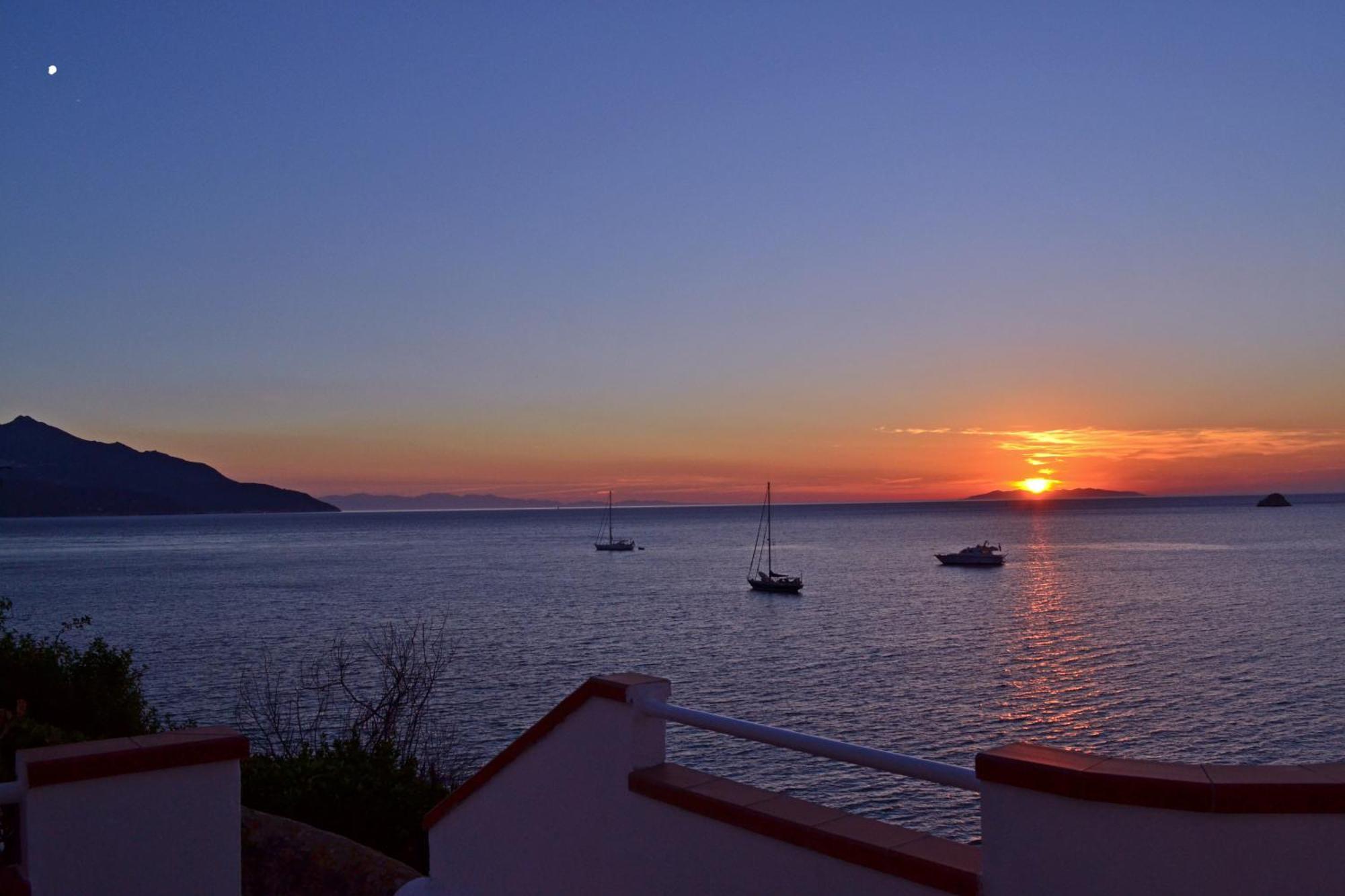 Hotel Scoglio Bianco Портоферайо Екстериор снимка